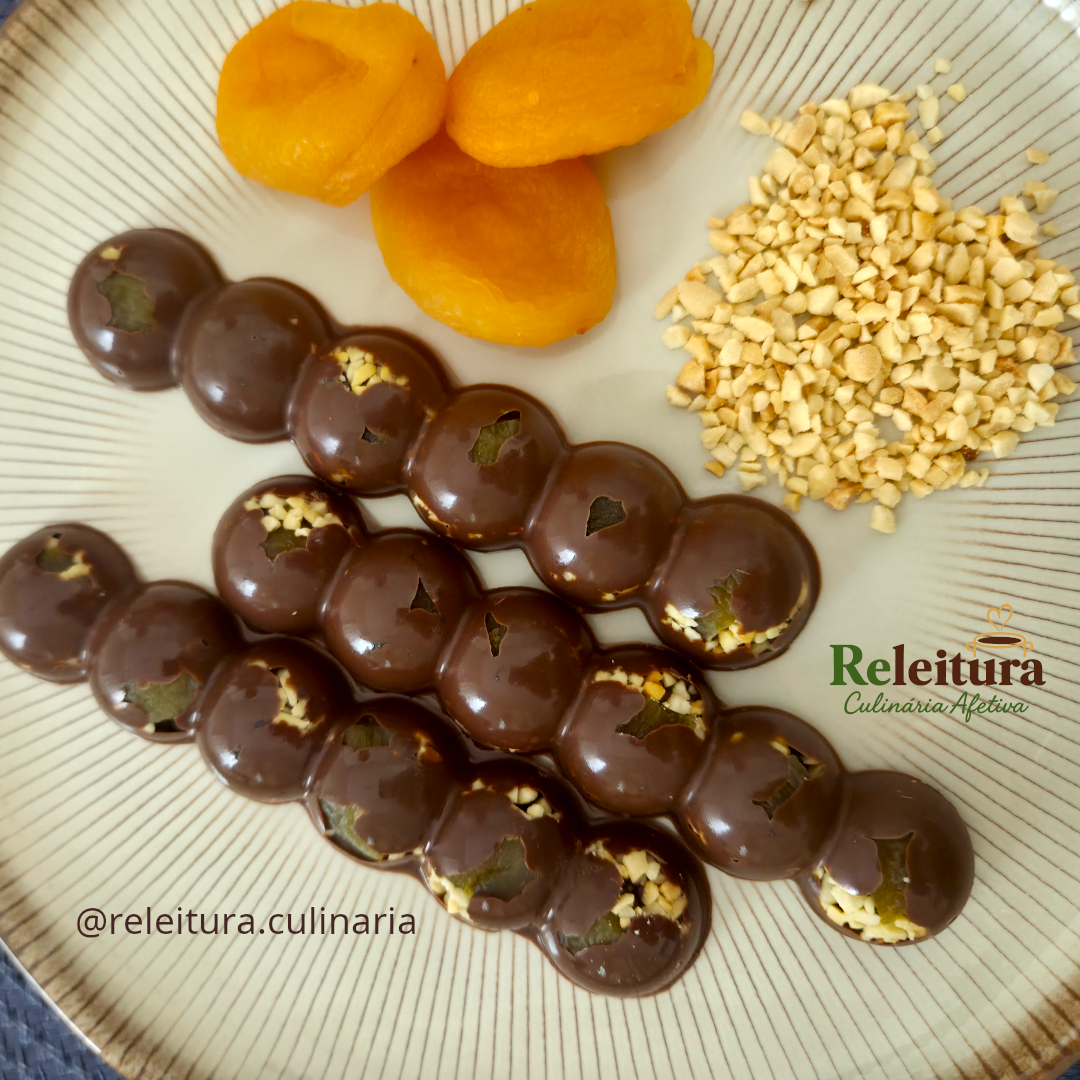 Foto ilustrativa - Chocolate Meio Amargo com Amendoim com Damasco