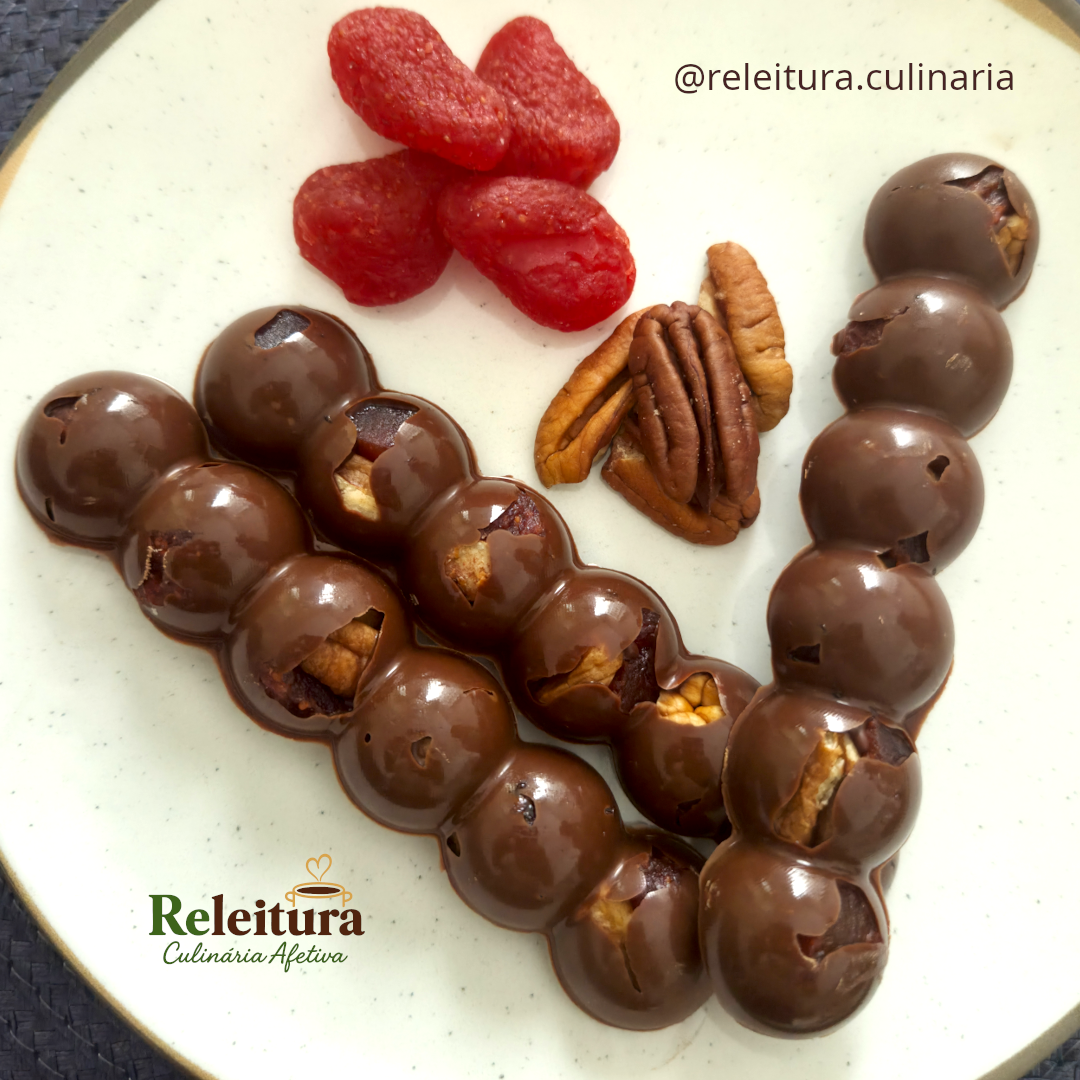 Foto ilustrativa - Chocolate Meio Amargo com Nóz Pecan com Morango Glaceado